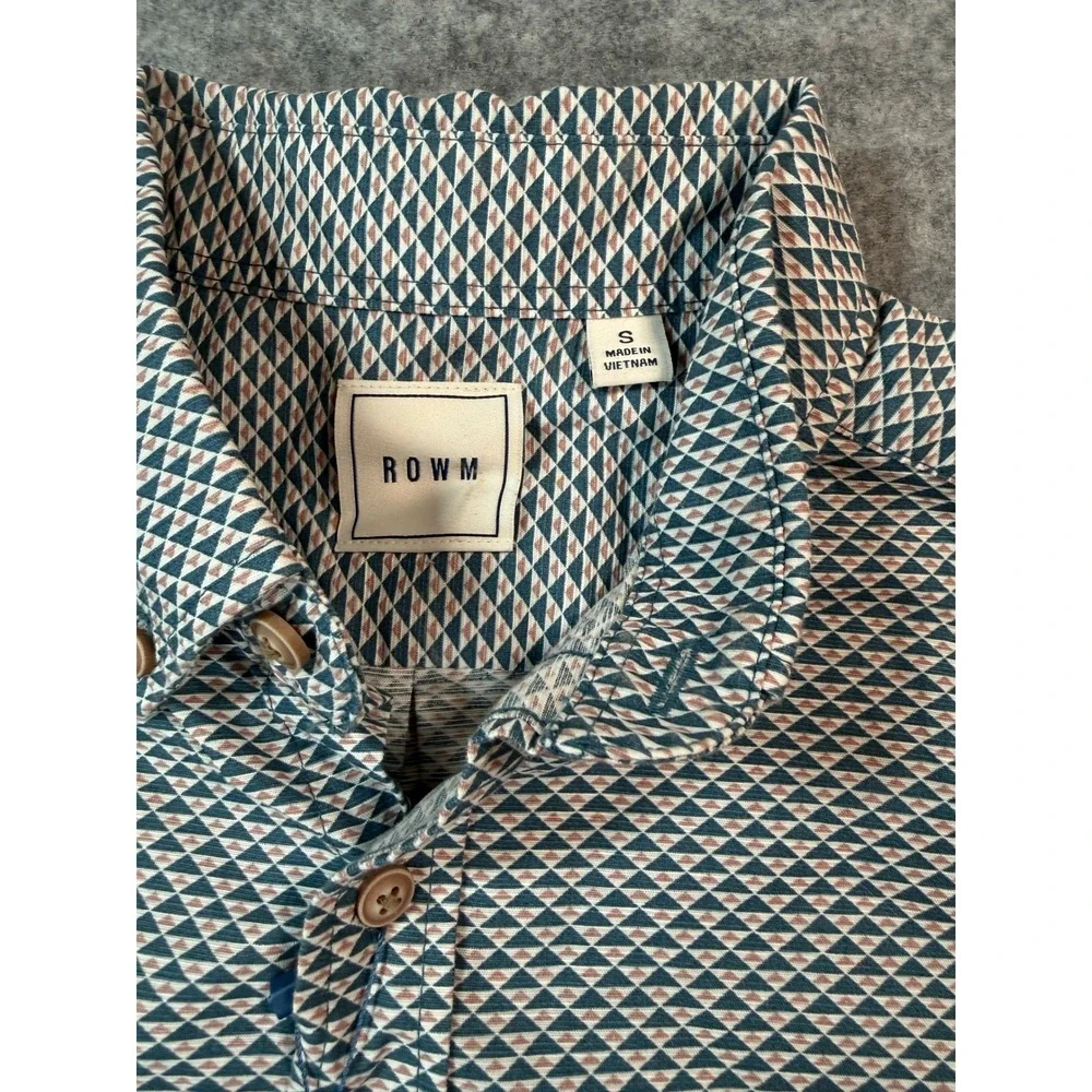 ROWM Mens Small Short Sleeve Button Down Shirt Geometric Triangle Print NWT Blue